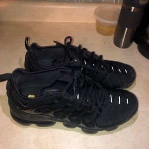 Triple black Nike Air Vapormax plus